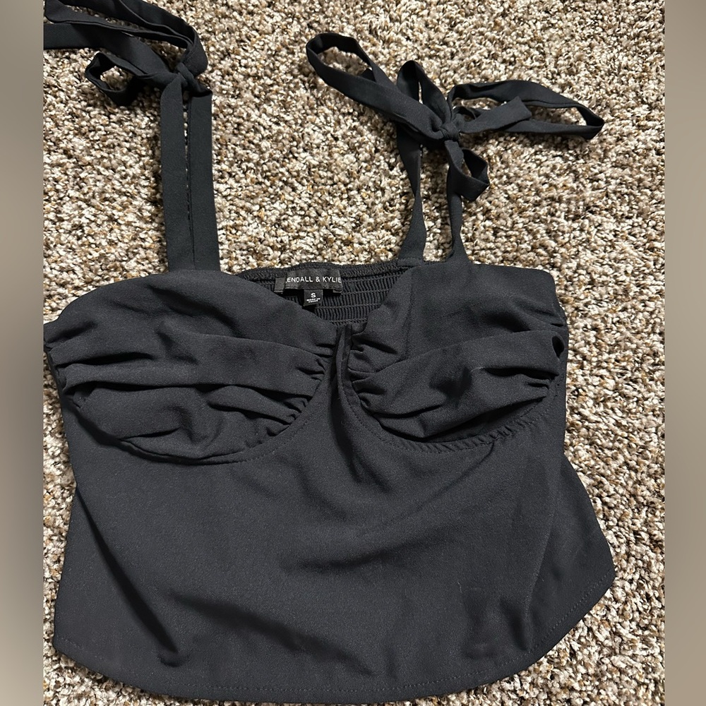 Small Kendall and Kylie, cute underwire top. This is perfect condition.